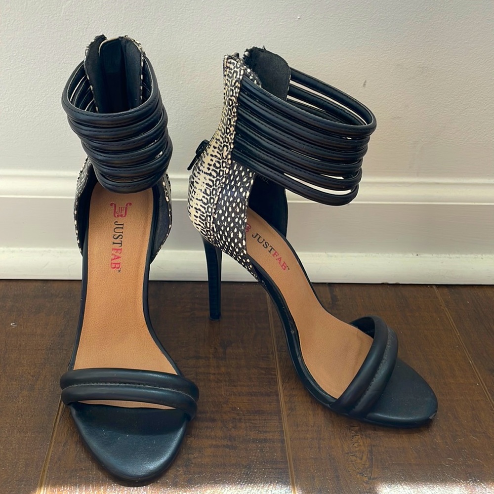 JustFab Heels Size 5.5 Animal Print
